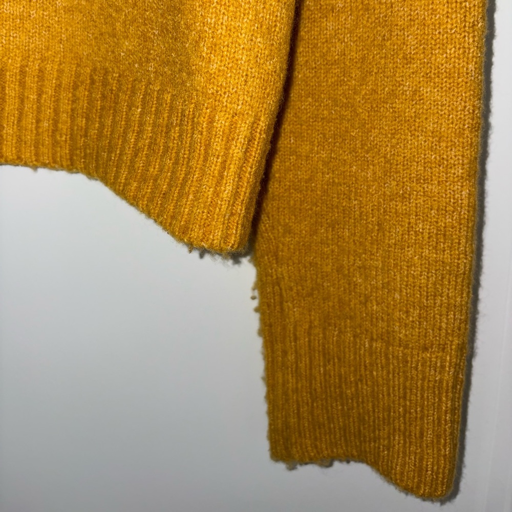 Yellow mock-neck sweater with 2 front pockets - Picture 6 of 6